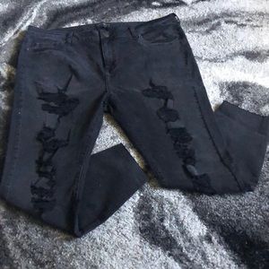 ⚠️LAST CHANCE SALE‼️ distressed black denim